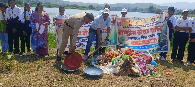 सेवा संकल्प अभियान के अंतर्गत एनएसएस के स्वयं सेवकों ने चलाया वृहद स्वच्छता अभियान