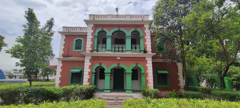 मैहर में उस्ताद अलाउद्दीन खान का गुलाबी और हरे रंग का निवास